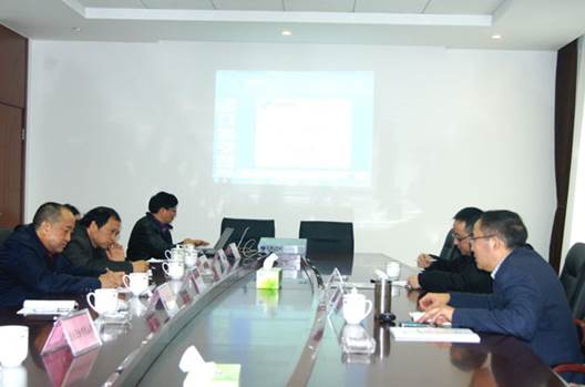 說明: E:\畜科\會(huì)議報(bào)道\20150122省科技廳副廳長(zhǎng)韓忠成赴飼料產(chǎn)研院考察調(diào)研\(zhòng)news-2.jpg